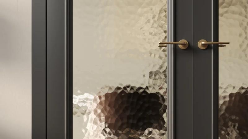 Кафедральное стекло: необычная фактура и эффект акварели