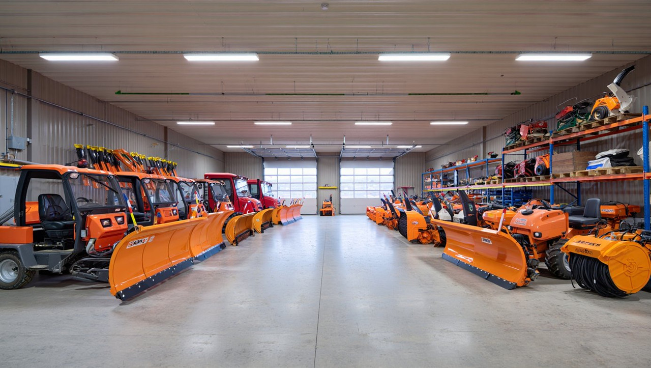 Зимнее обслуживание частного дома: какую технику использовать для уборки снега